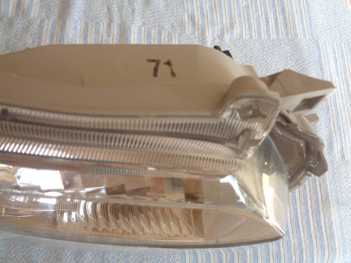 限定送料込み　ハイエース　200系　後期　右ヘッドライト　美品　ハロゲン　関西以東地区送料無料　KOITO　26-131　81130-26711_画像3