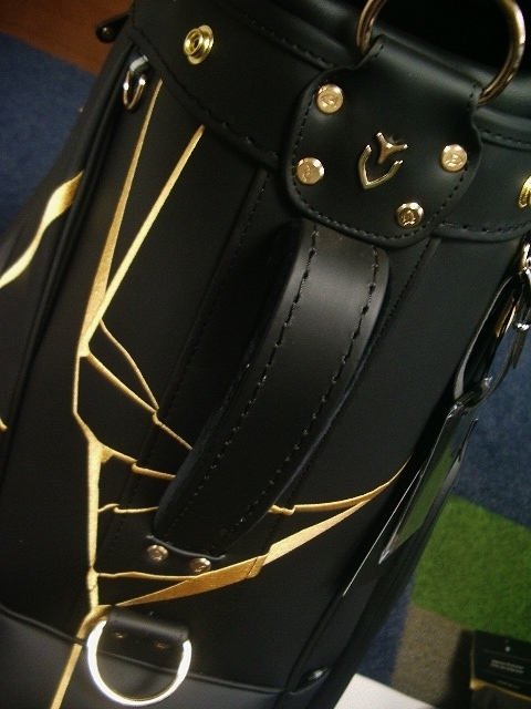 未使用　ＶＥＳＳＥＬ　ベゼル　ハイグレード　Ｌｕｘ ７ ＪＰ２，０　金ツギ・デザイン　黒ゴールド色　ゴルフバッグ_画像8