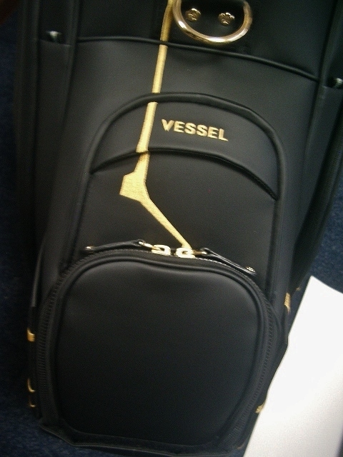 未使用　ＶＥＳＳＥＬ　ベゼル　ハイグレード　Ｌｕｘ ７ ＪＰ２，０　金ツギ・デザイン　黒ゴールド色　ゴルフバッグ_画像9
