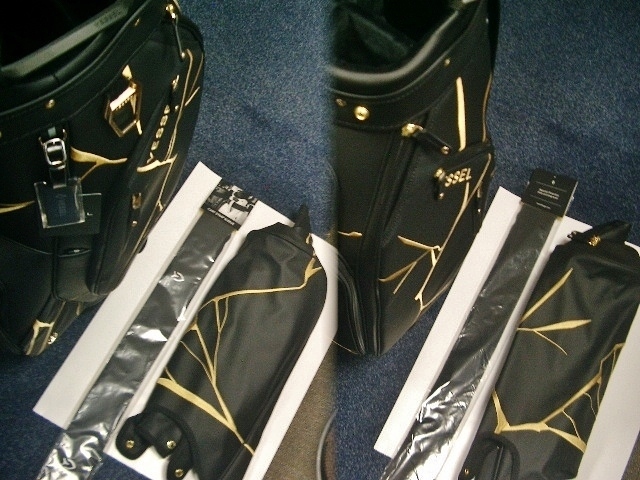 未使用　ＶＥＳＳＥＬ　ベゼル　ハイグレード　Ｌｕｘ ７ ＪＰ２，０　金ツギ・デザイン　黒ゴールド色　ゴルフバッグ_画像3