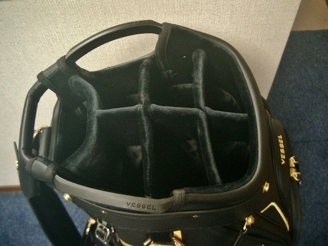 未使用　ＶＥＳＳＥＬ　ベゼル　ハイグレード　Ｌｕｘ ７ ＪＰ２，０　金ツギ・デザイン　黒ゴールド色　ゴルフバッグ_画像4