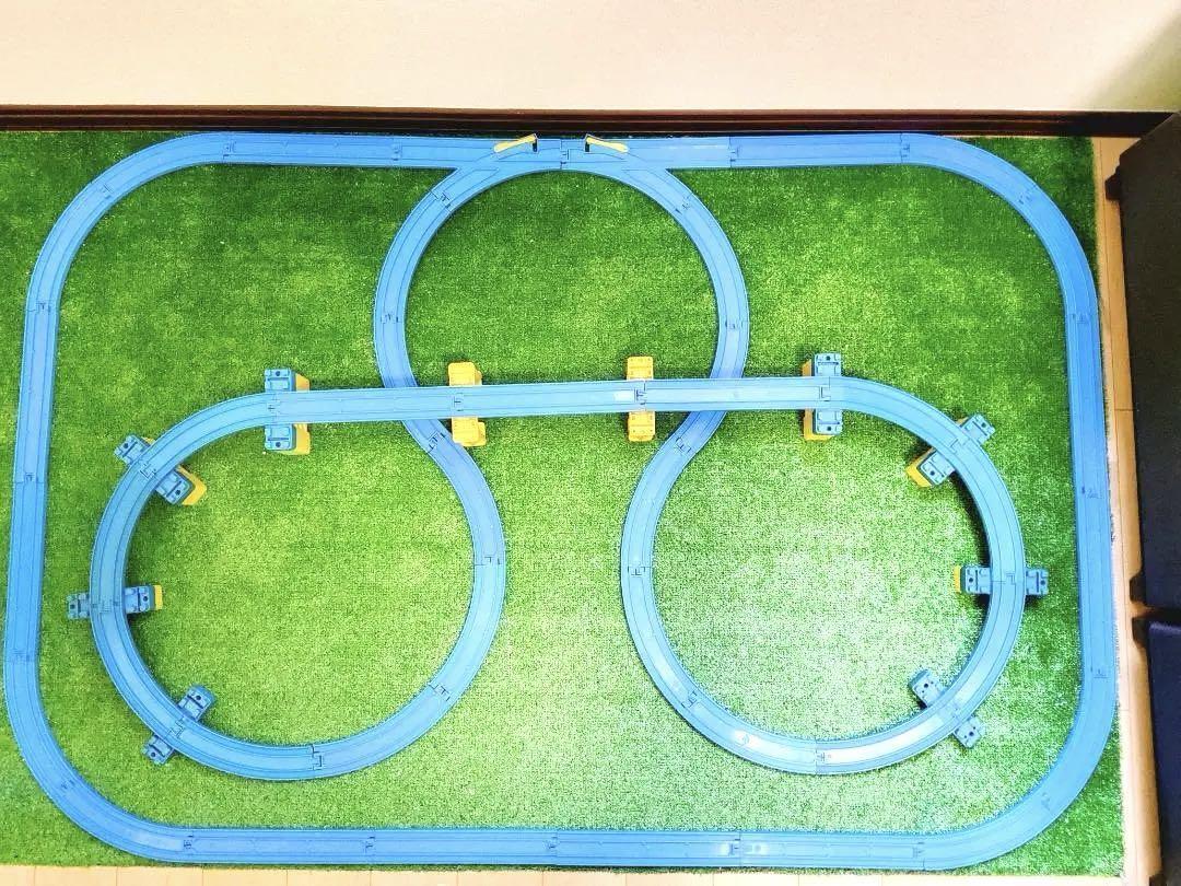 プラレール 洗浄済み ダブルアンダースロープ レイアウト コース セット 匿名配送 曲線レール橋脚 直線レール 坂曲線 レール_画像2