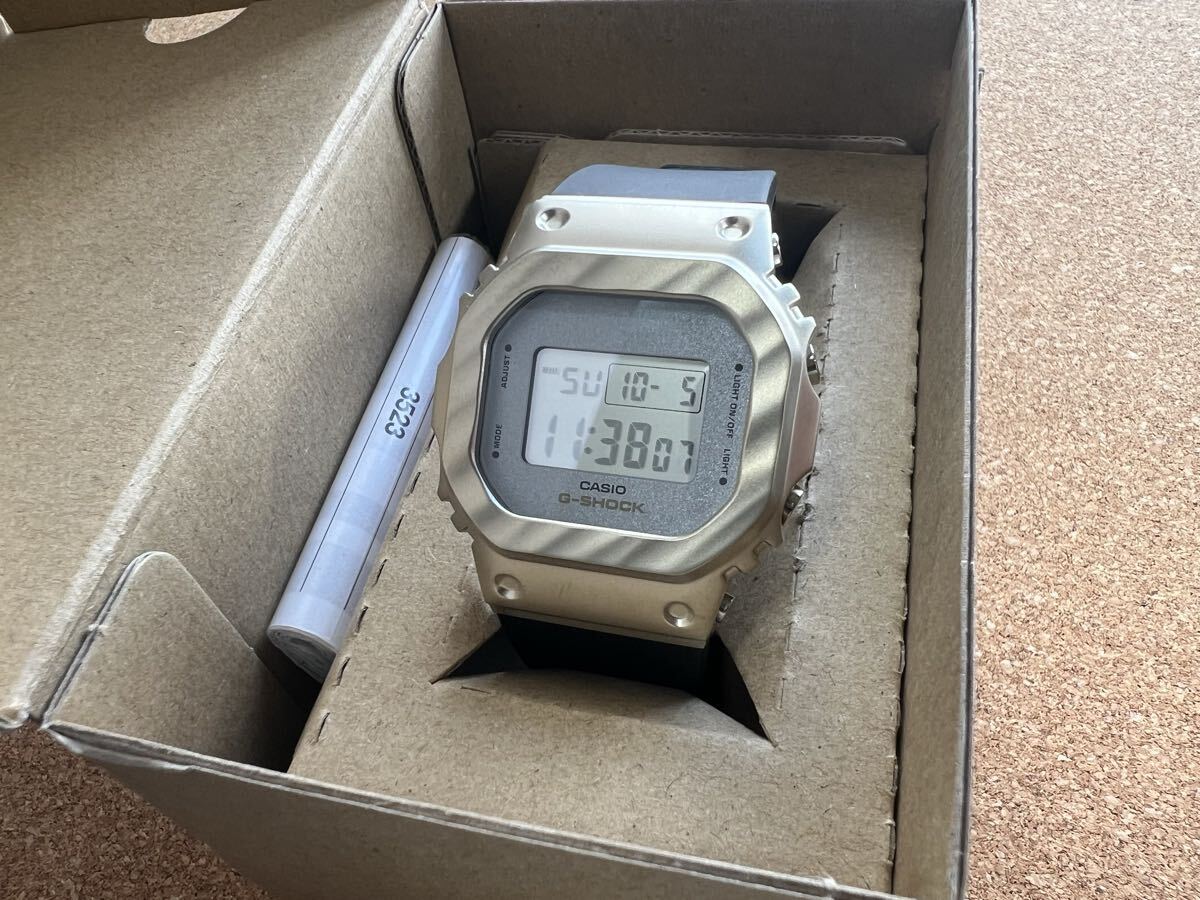●未使用●CASIO(カシオ ウォッチ) 生産終了レア品♪ メタルカバード G-SHOCK 時計 mercismith2watch GM-S5600BC-1JF Belle Courbe_画像2