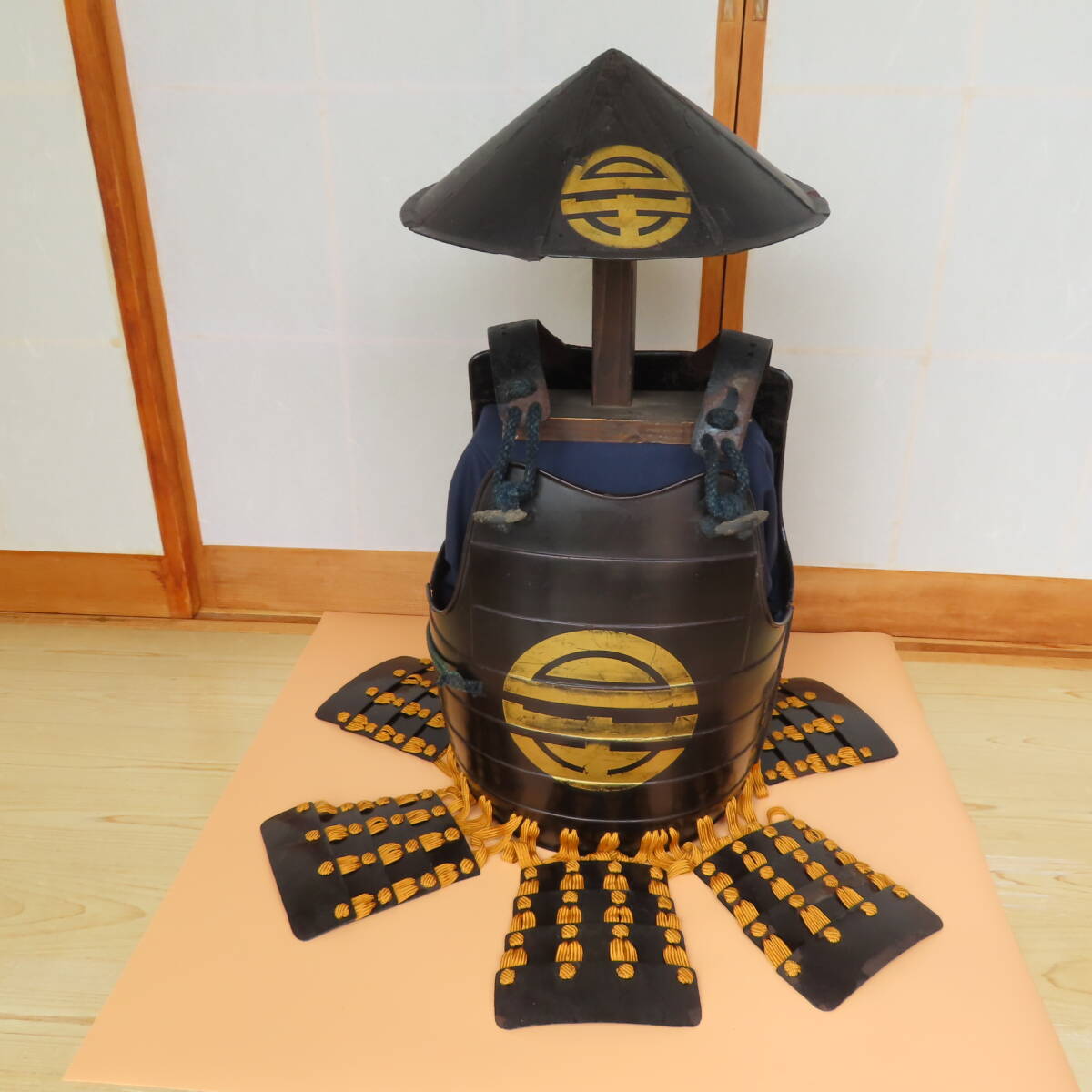 .. панцирь ( шлем * доспехи * доспехи * туловище * доспехи *..)