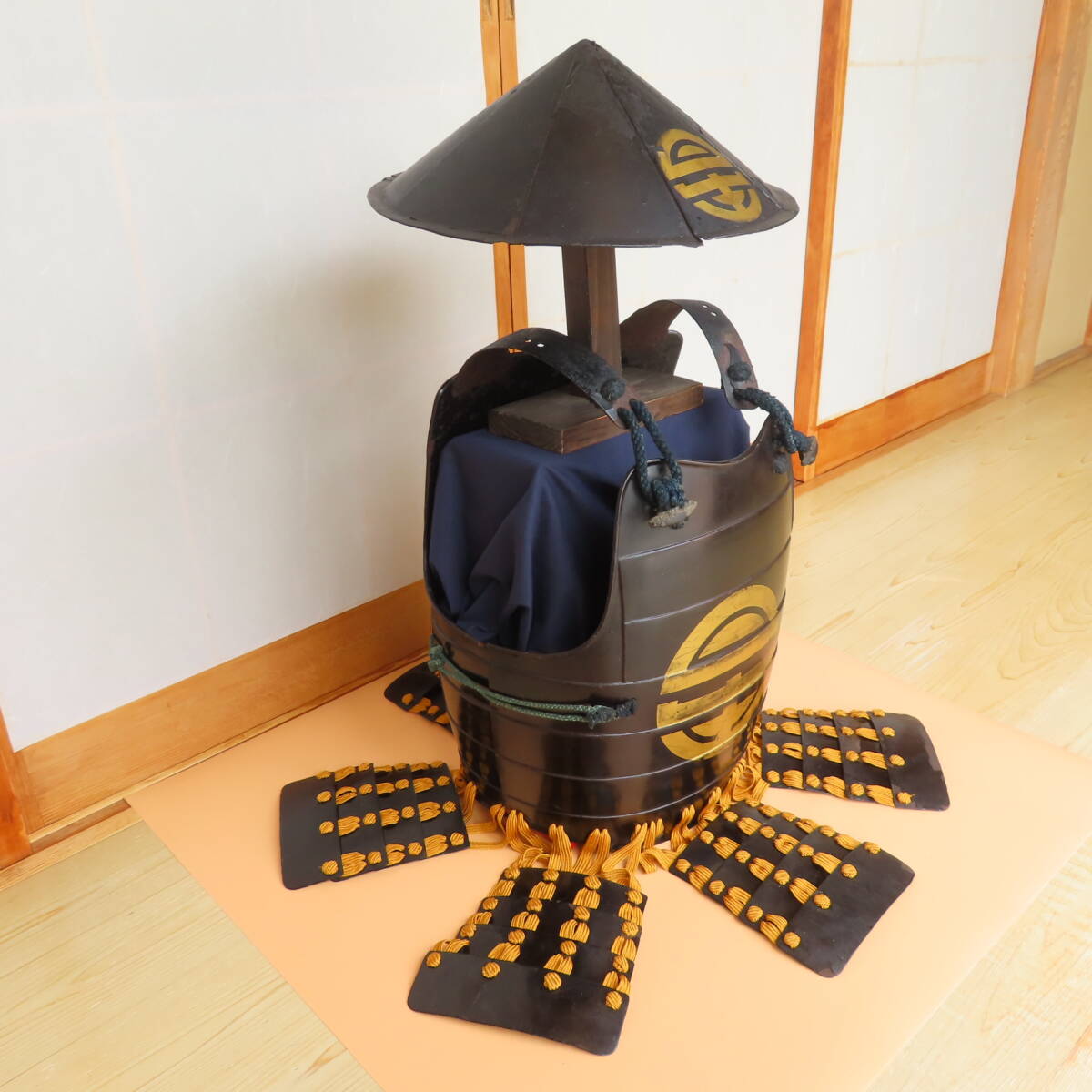 .. панцирь ( шлем * доспехи * доспехи * туловище * доспехи *..)