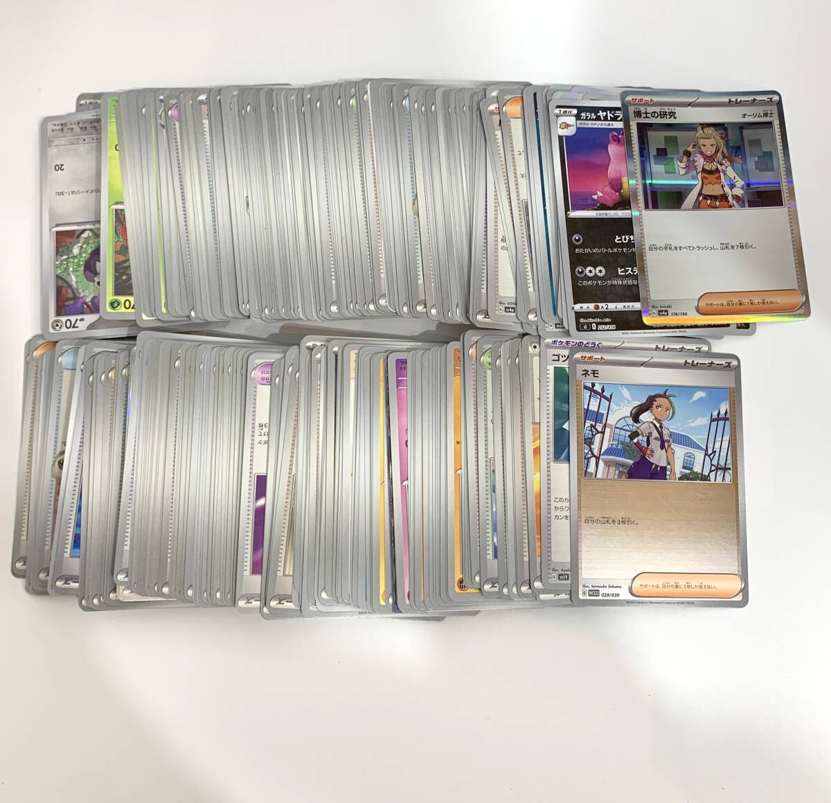 (ヤ)&2FN160【カードまとめ／計900枚以上】ワンピース ポケモン コナン Pokemon GO ジャンボカード用カードスタンド カードゲームトレカ_画像3