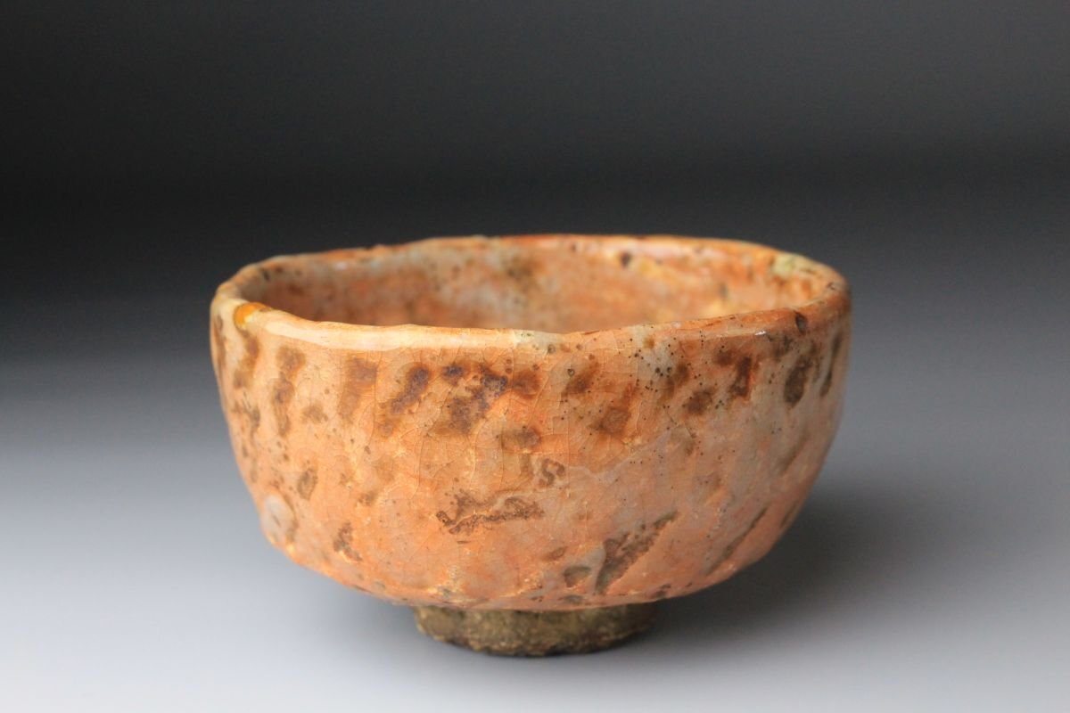 【LIG】九代楽吉左衛(wèi)門 了入 赤茶碗 楽茶碗 茶道具 時代箱 舊家収蔵品[.I]25.09