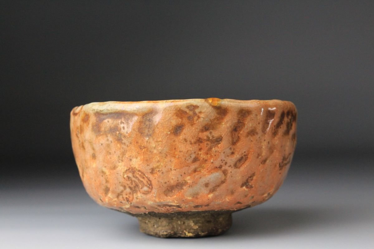 【LIG】九代楽吉左衛(wèi)門 了入 赤茶碗 楽茶碗 茶道具 時代箱 舊家収蔵品[.I]25.09