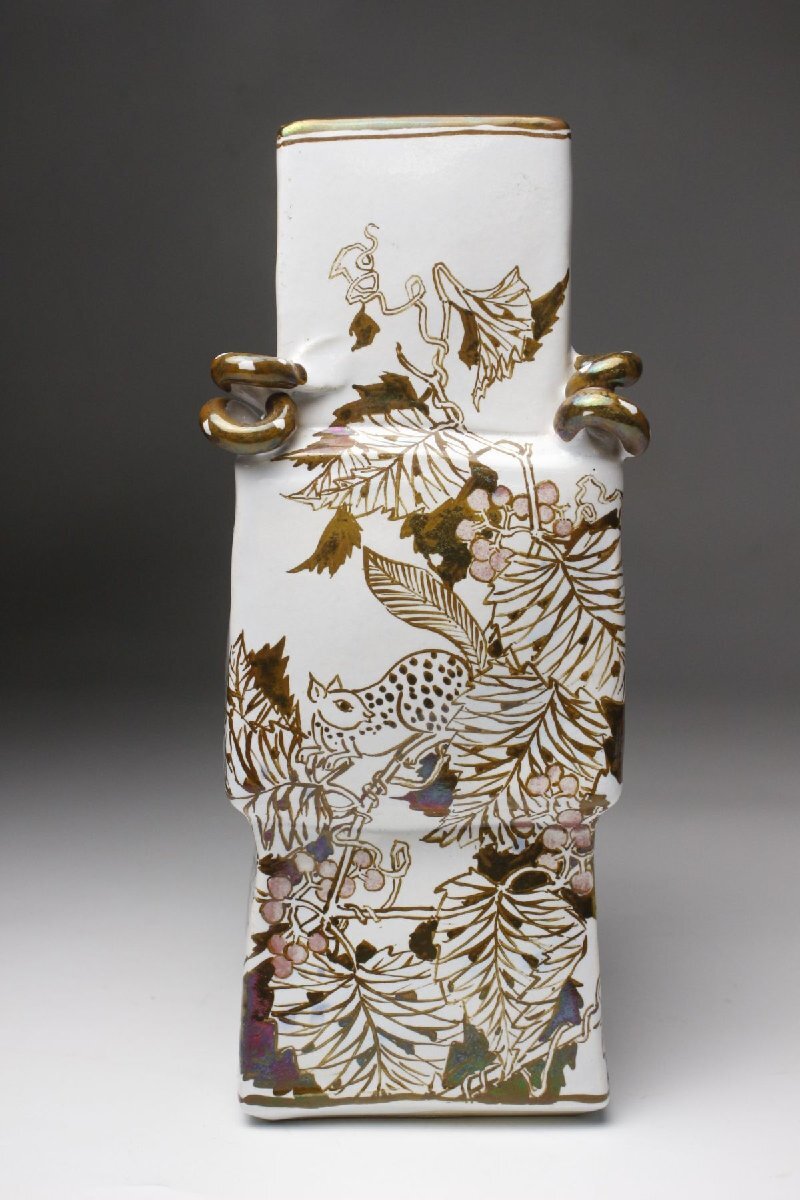 【LIG】本物保証 人間国宝 加藤卓男 ラスター彩 葡萄栗鼠文花入 23.5㎝ 花瓶 共箱 資産家収蔵品 [.QWI]25.8_画像2