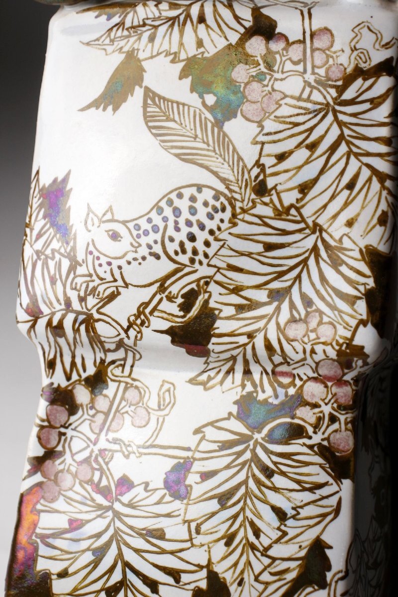 【LIG】本物保証 人間国宝 加藤卓男 ラスター彩 葡萄栗鼠文花入 23.5㎝ 花瓶 共箱 資産家収蔵品 [.QWI]25.8_画像6