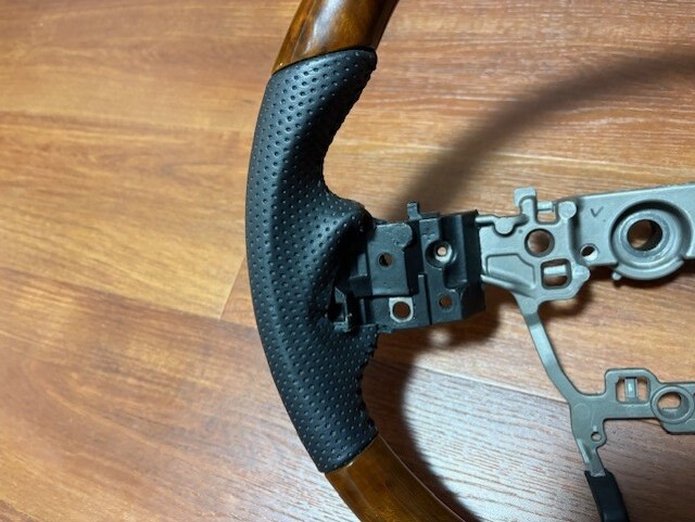 REAL レアル ステアリング 42ブラウンウッド(ブラックステッチ) ライズ A200A A210A 2019年11月～ 中古_画像3