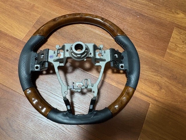 REAL レアル ステアリング 42ブラウンウッド(ブラックステッチ) ライズ A200A A210A 2019年11月～ 中古_画像5