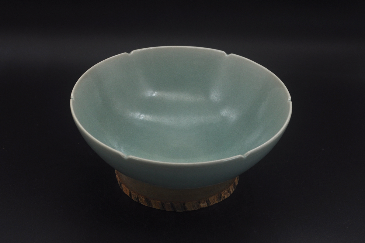 ★唐物古玩古董★宋時代　龍泉窯 希少珍品 青磁 葵口碗_画像3