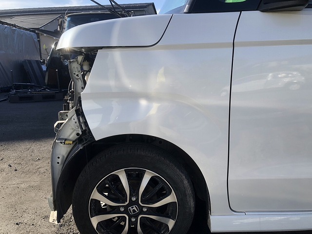 お買い得!! ポン付け 良品 H30年 JF3 N-BOX カスタム 左フェンダー NH883P パール 中古品 即決 1186637 251009 工場_画像1