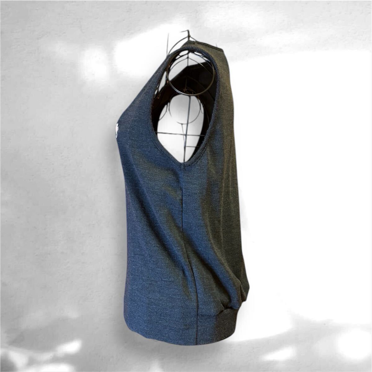 【FUKZO】横浜元町　フクゾー　ウールベスト　チャコールグレー　ワンポイント刺繍　日本製　Mサイズ ニットベスト_画像5