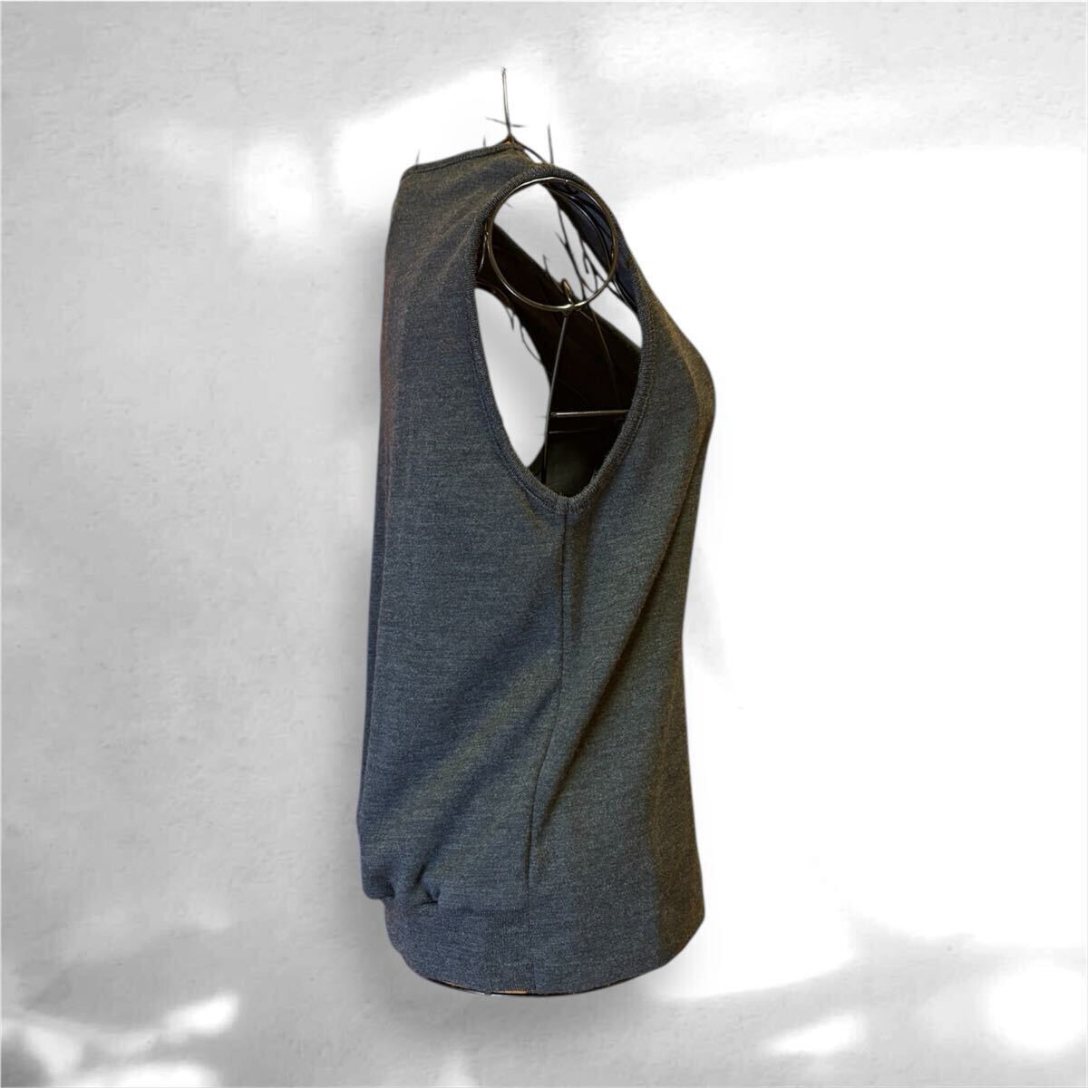 【FUKZO】横浜元町　フクゾー　ウールベスト　チャコールグレー　ワンポイント刺繍　日本製　Mサイズ ニットベスト_画像7