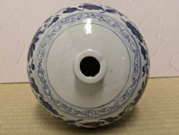 Mn3508 中国美術　青花　纏枝花紋花瓶　染付　古玩　唐物_画像5