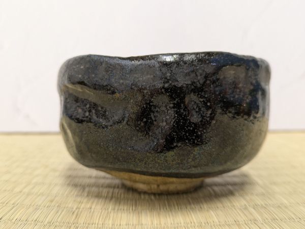 Mn3504 江戸時代　楽印有　黒楽三日月文茶碗　楽茶碗楽焼　京焼清水焼茶陶　茶道具_画像3