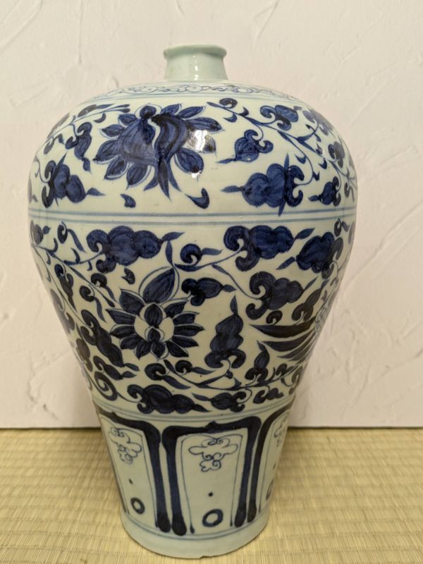 Mn3508 中国美術　青花　纏枝花紋花瓶　染付　古玩　唐物_画像3