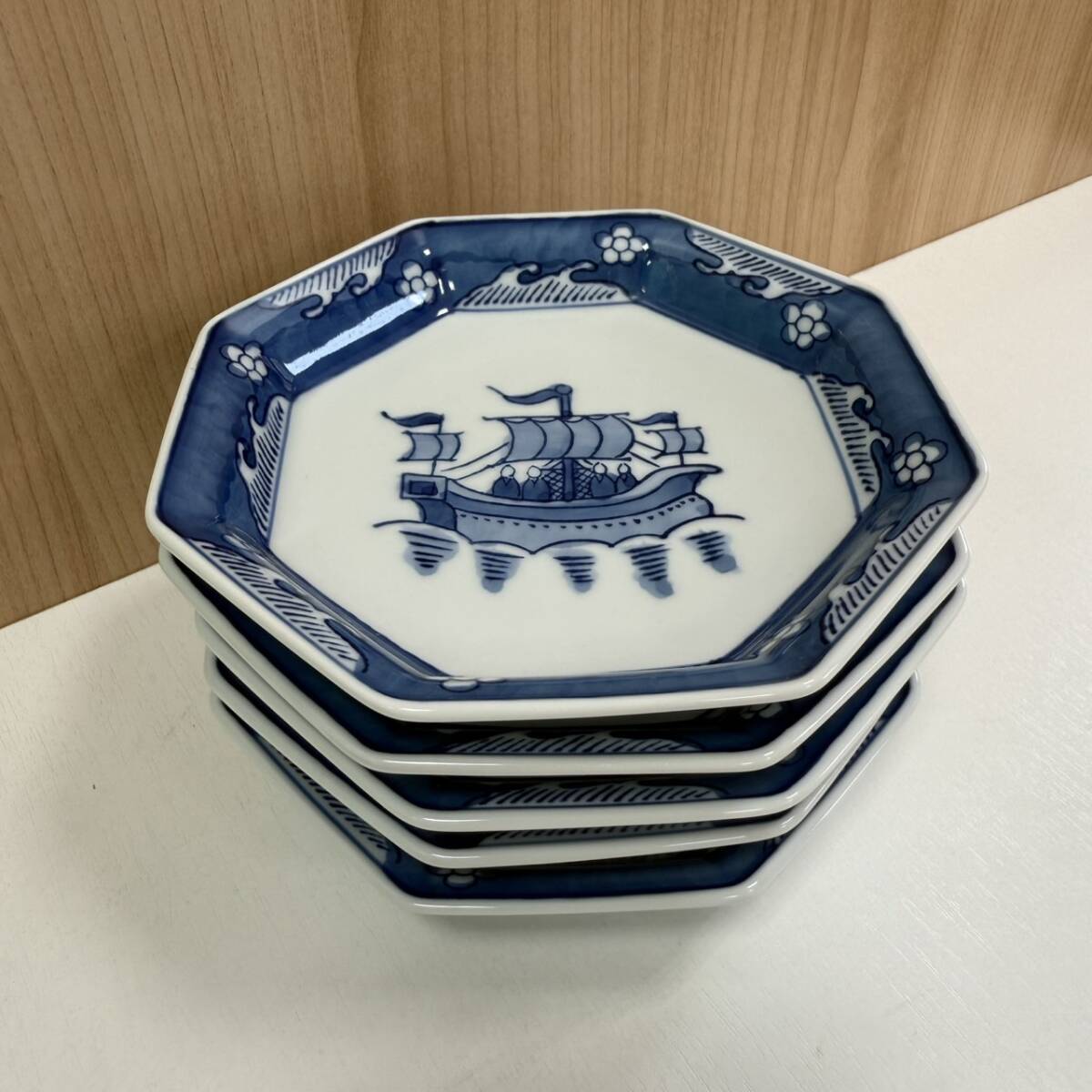 【9556-12】有田焼 唐船図 八角皿 5枚セット 染付 帆船 和食器 陶磁器 _画像1