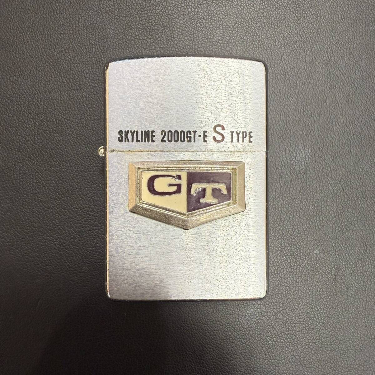 【10239-2】ZIPPO ジッポ SKYLINE 2000GT-E S TYPE 1977年製造 /// //_画像1