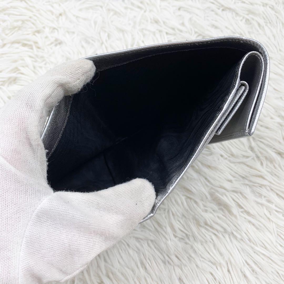 【極美品】 プラダ 三つ折り財布 三角ロゴ サフィアーノレザー シルバー_画像9