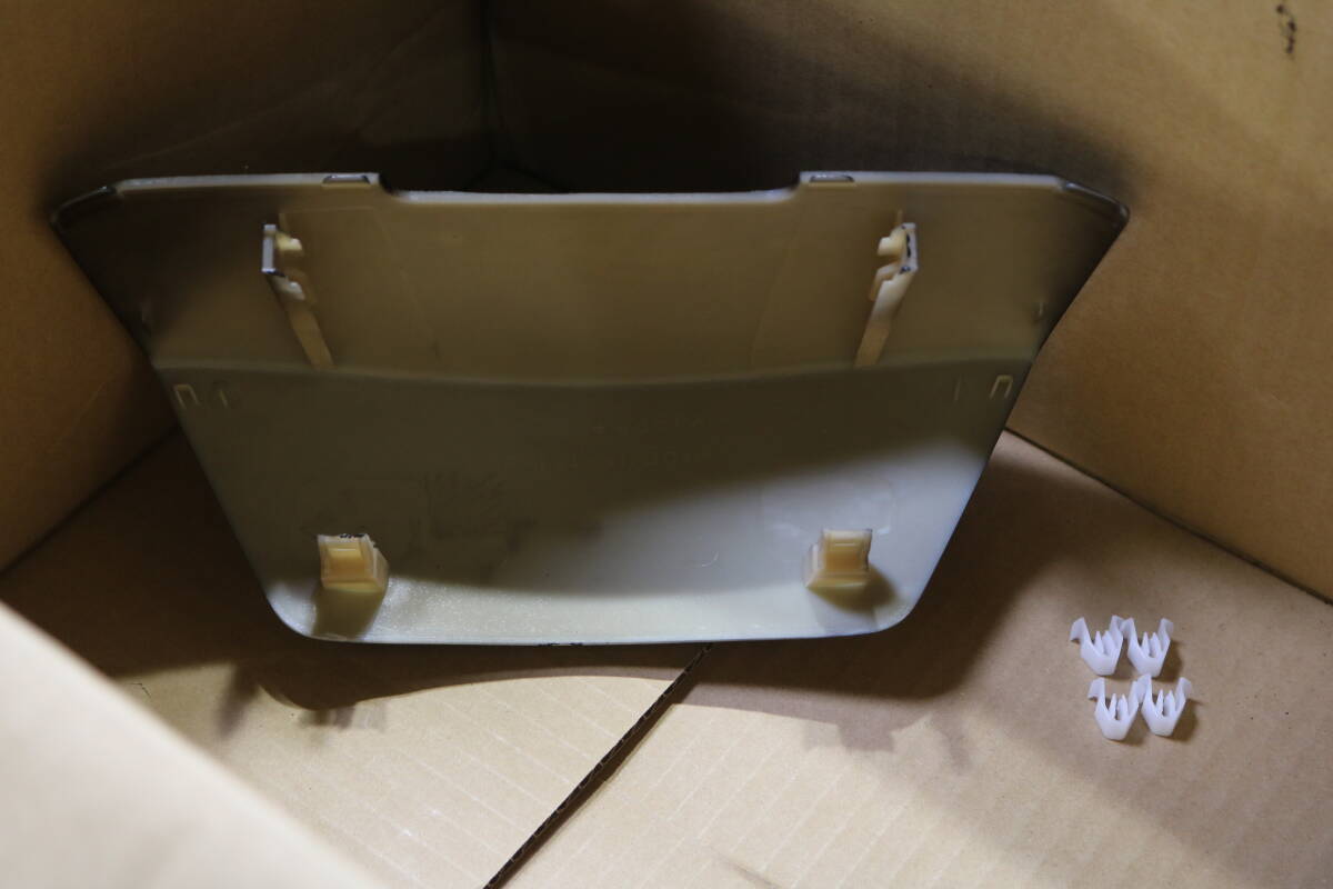 60/ クリップ4個+黒 リアカウル テールカウル リアセンターパネル スカイウェイブ400 スカイウェイブ250 CJ44A CJ45A CJ46A CK45A CK44A_画像2