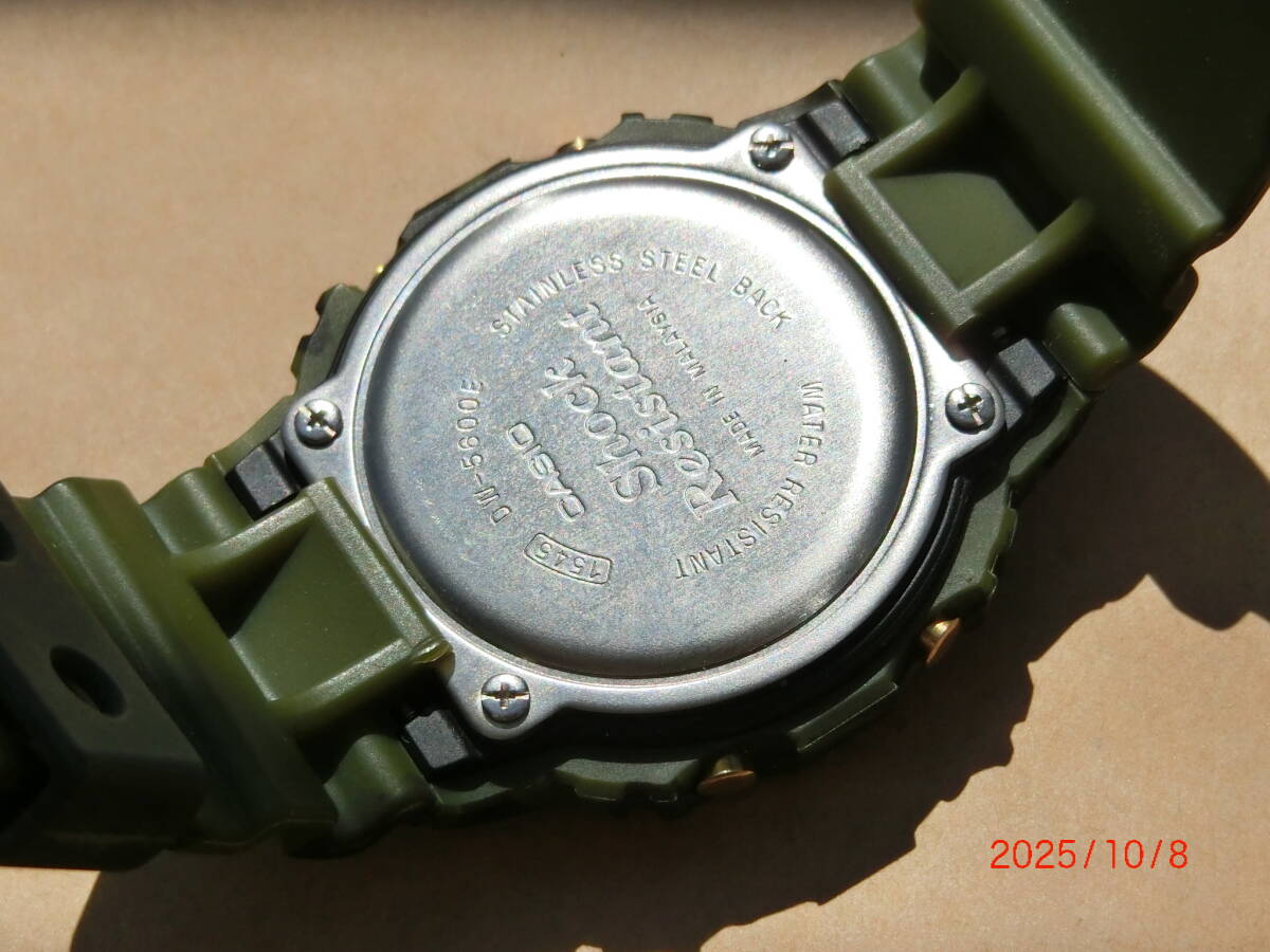 Gショック DW5600 中古品　ベゼルベルト游革に割れやベタツキ無し　液晶に絵柄の透かしが有ります_画像4