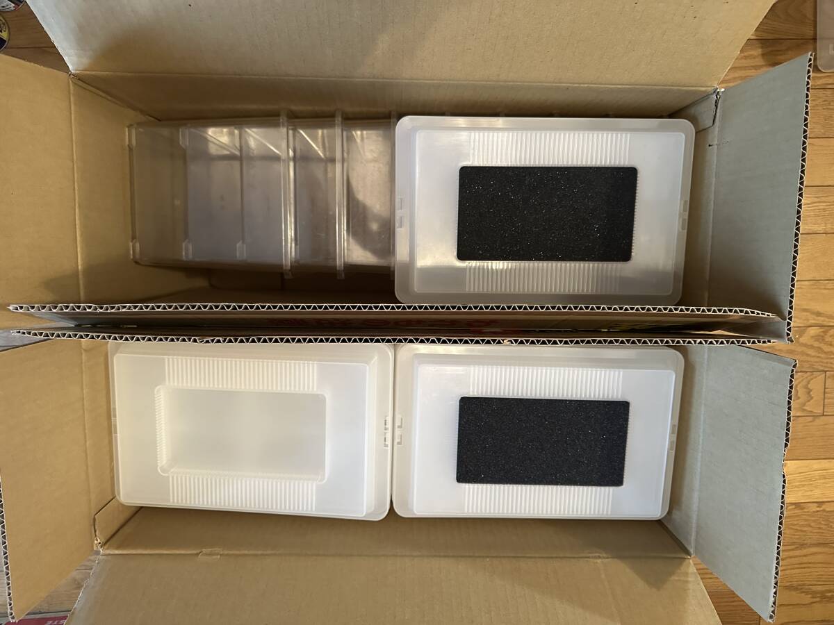 中古飼育ケース(中ケース) １６個