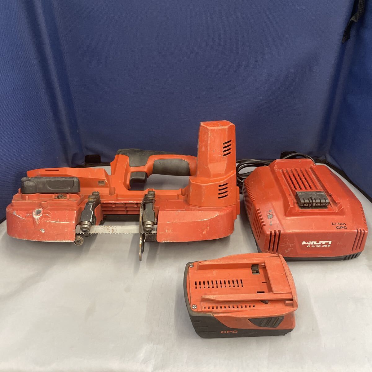 即決　中古動作品　HILTI ヒルティ　充電式バンドソー　SB4-A22 バッテリー・充電器付き　送料無料_画像1