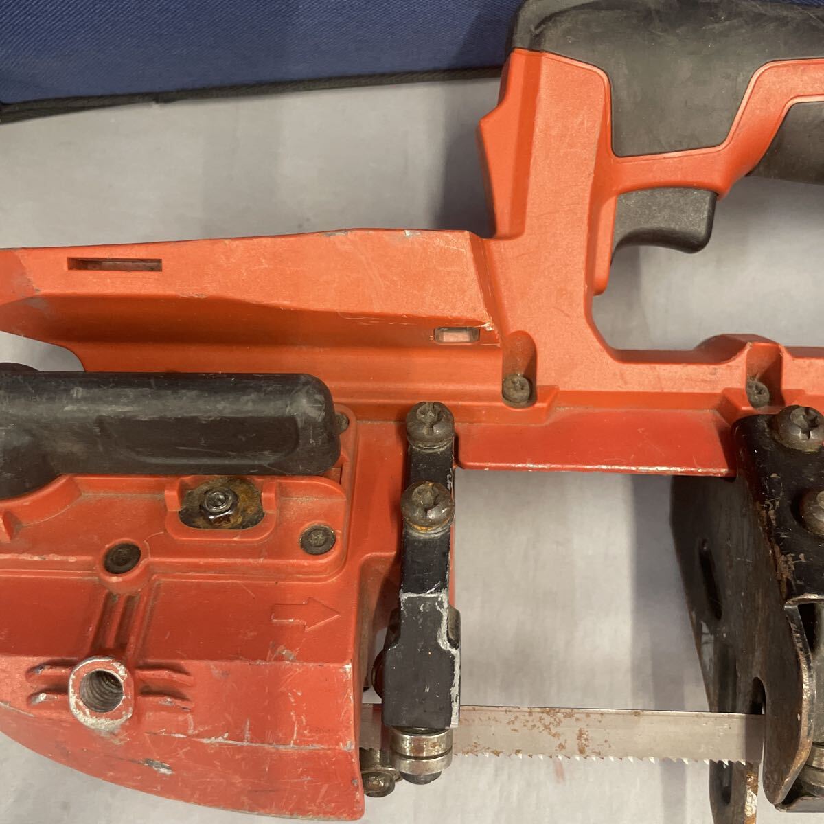 即決　中古動作品　HILTI ヒルティ　充電式バンドソー　SB4-A22 バッテリー・充電器付き　送料無料_画像4