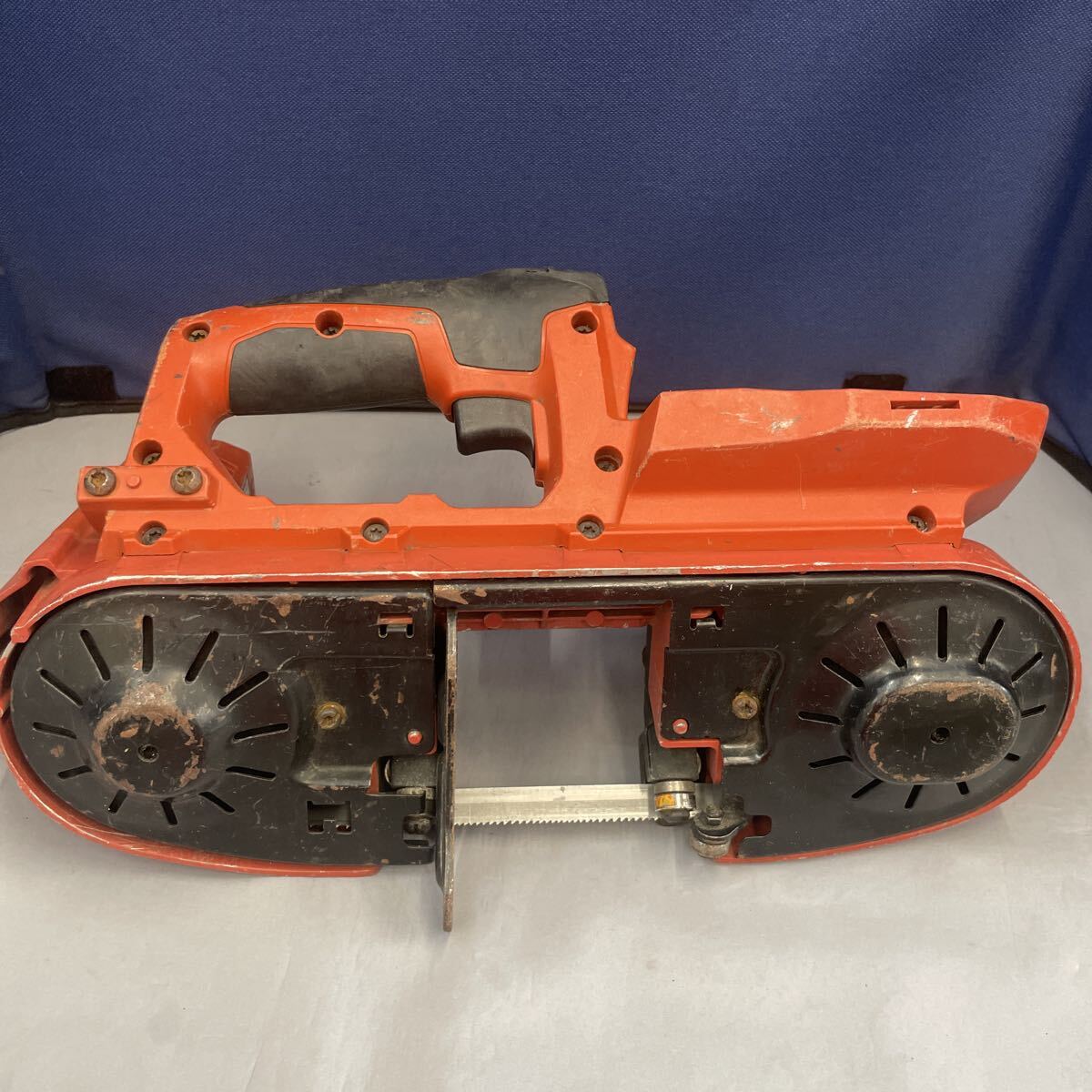 即決　中古動作品　HILTI ヒルティ　充電式バンドソー　SB4-A22 バッテリー・充電器付き　送料無料_画像7