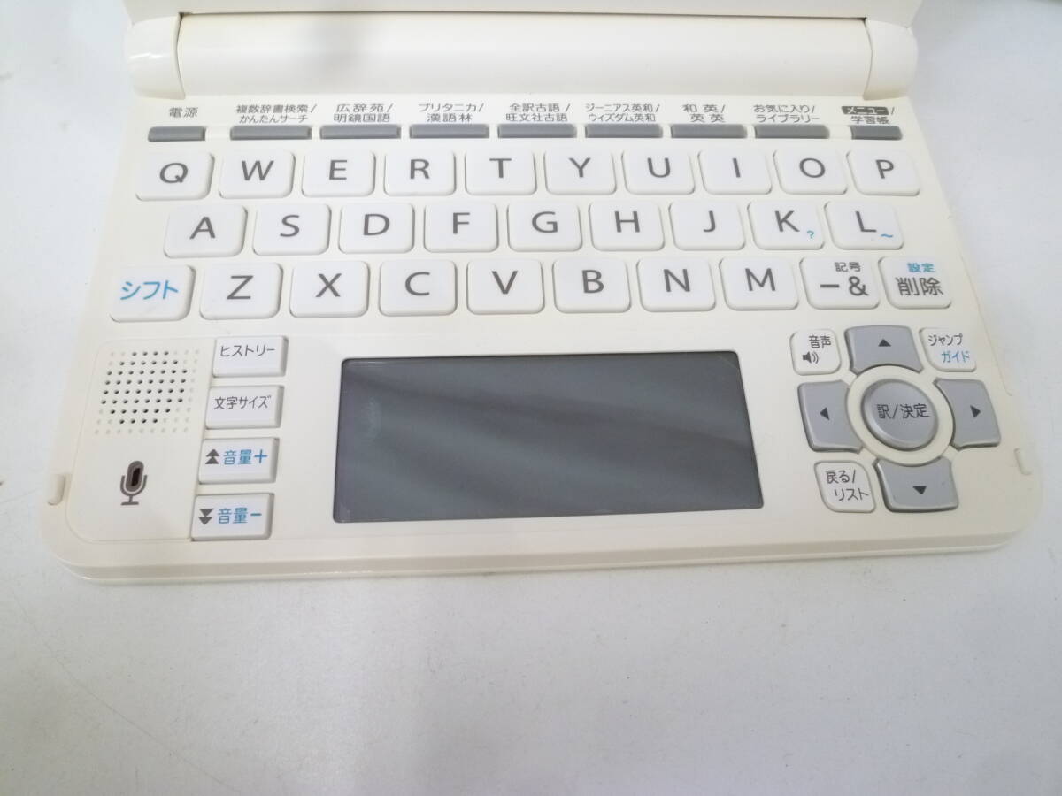 ＃41467 【ジャンク】 CASIO カシオ 電子辞書 XD-U4700 EX-word DATAPLUS 8 ホワイト 不動品_画像3