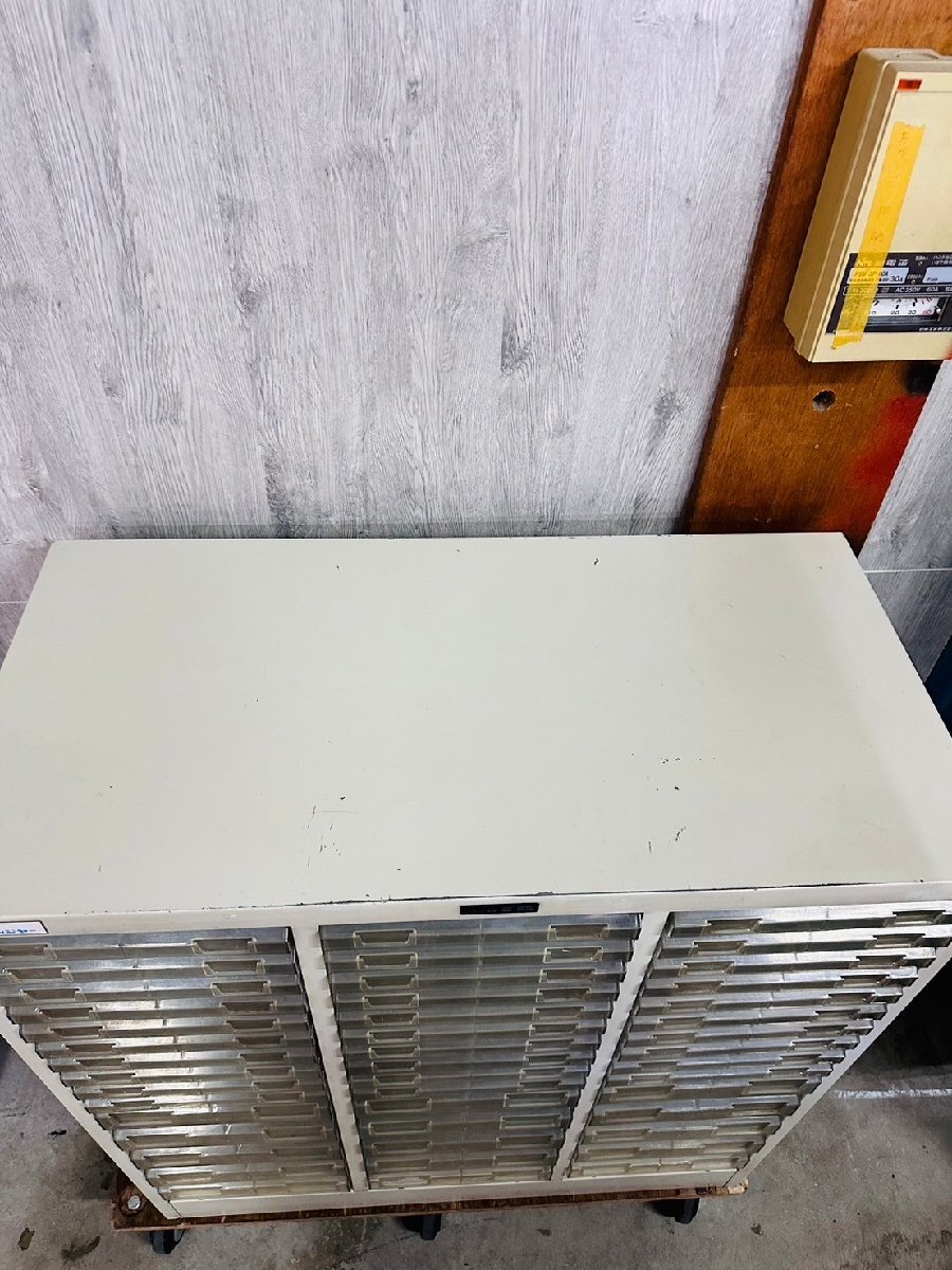 【アレンジャー ITO ローキャビネット クリスタルトレー 15段×3列 書類棚 オフィス家具】中古品 清掃済_画像6