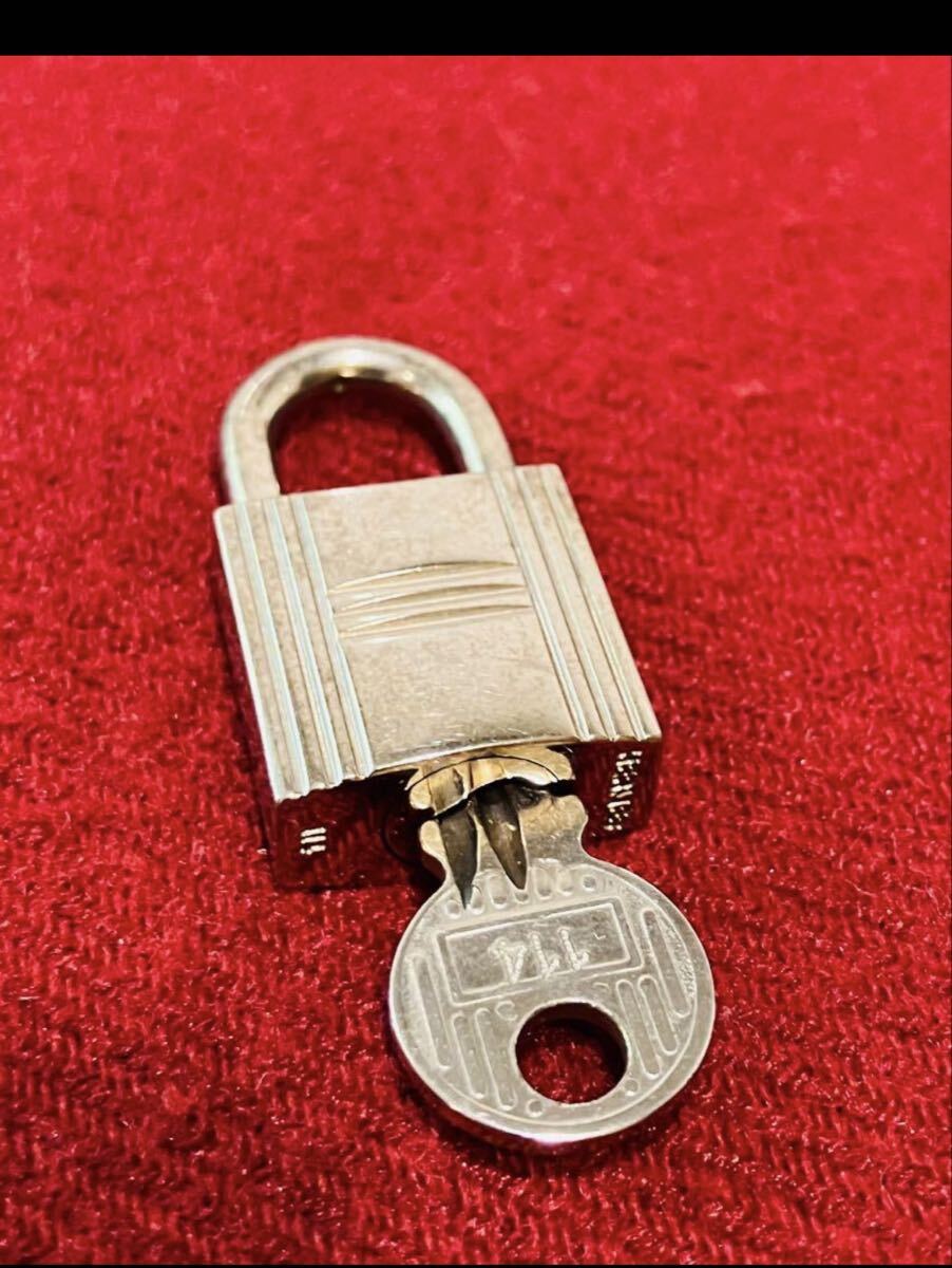 HERMES 南京錠 鍵 シルバー カデナ エルメス カギ_画像1
