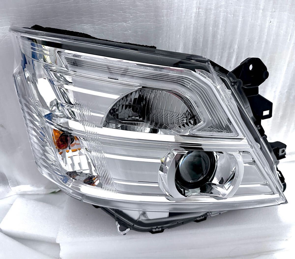 新品未使用 日産純正 キャラバン E26 NV350 後期 LEDヘッドライト 左 右 ICHIKOH1948 E 26010-5YE0B/26060-5YE0B ヘッドランプ ライト 左右_画像3