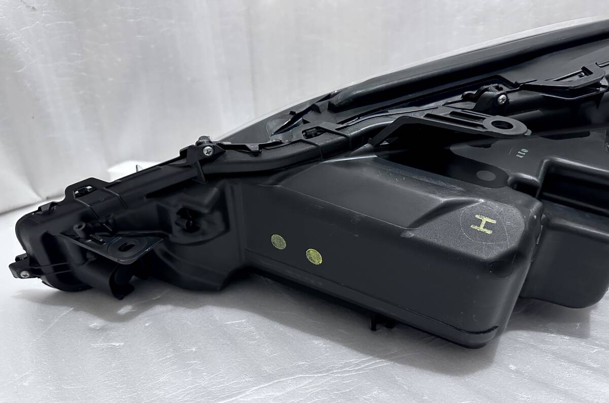 極美品/破損無 レクサス ES300h AXZH10 AXZH11 前期 純正 三眼 3眼 LED 右 ヘッドライト ヘッドランプ 81145-33G31 KOITO 33-263 打刻 H_画像8
