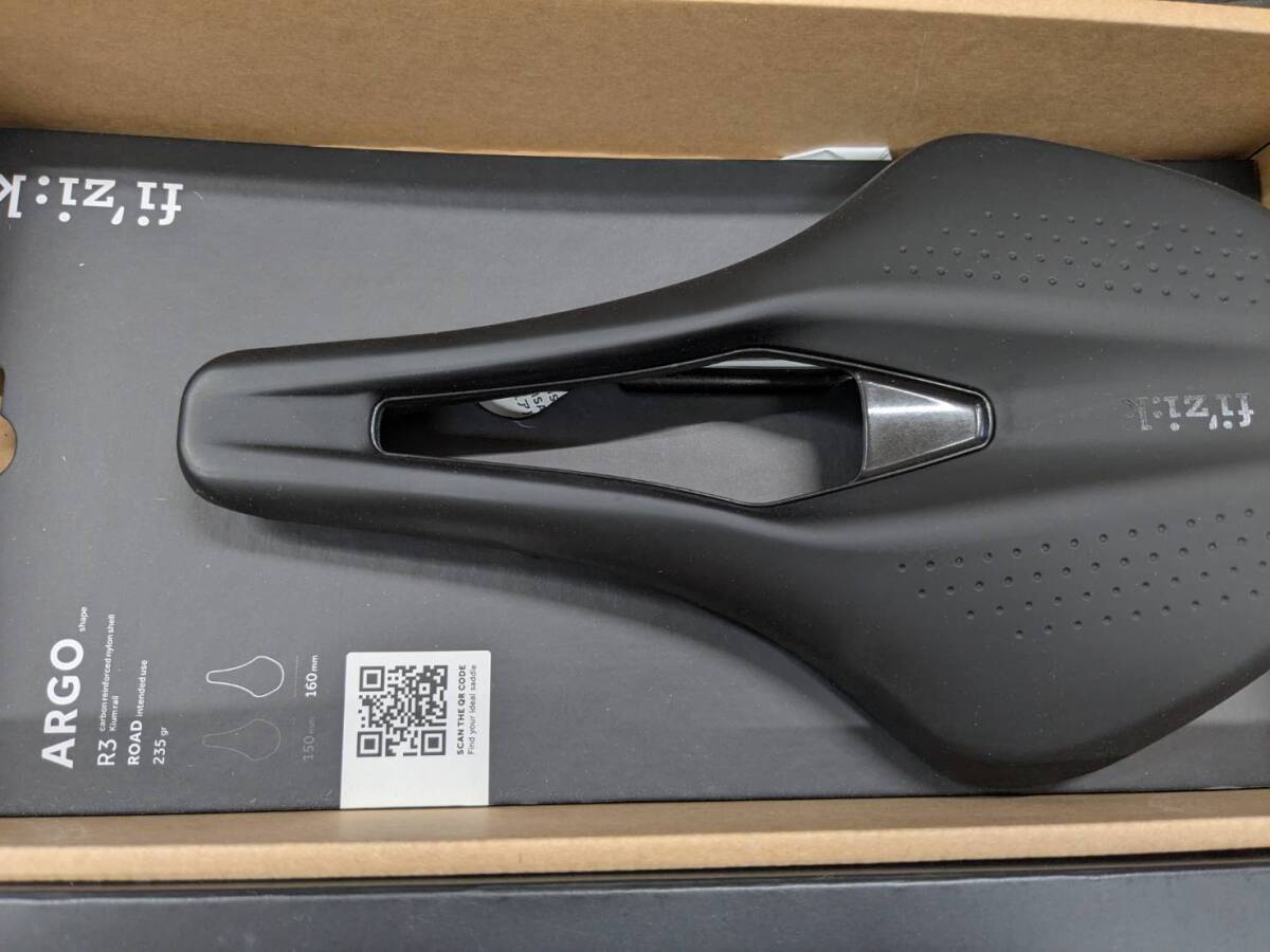 新品未使用　FIZIK　フィジーク　TEMPO　ARGO　R3（ＫIUMレール）　１６０ｍｍ幅　自転車サドル