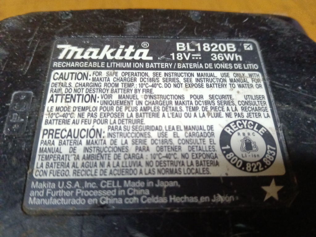 E235 マキタ　BL1820B　18V