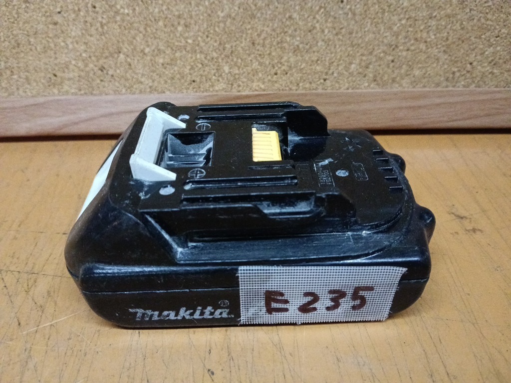 E235 マキタ　BL1820B　18V