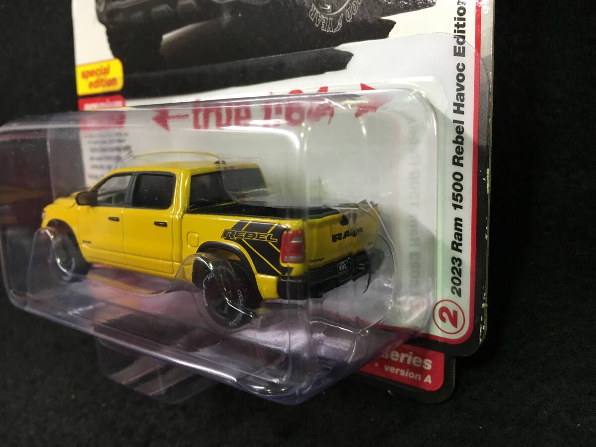 #AUTO WORLD# производитель полная распродажа # 1/64 2023 Dodge Ram Lee bell - bok выпуск Baja желтый / графика AWSP164A
