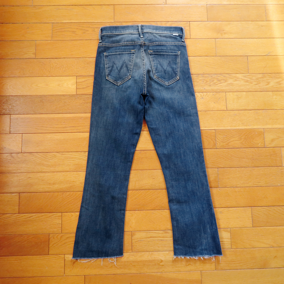 ★美品★ マザー INSIDER CROP STEP FRAY デニム フレア エマ・ロバーツ着用 ★ W25 ★ Mother ジーンズ インサイダークロップ カットオフ_画像4
