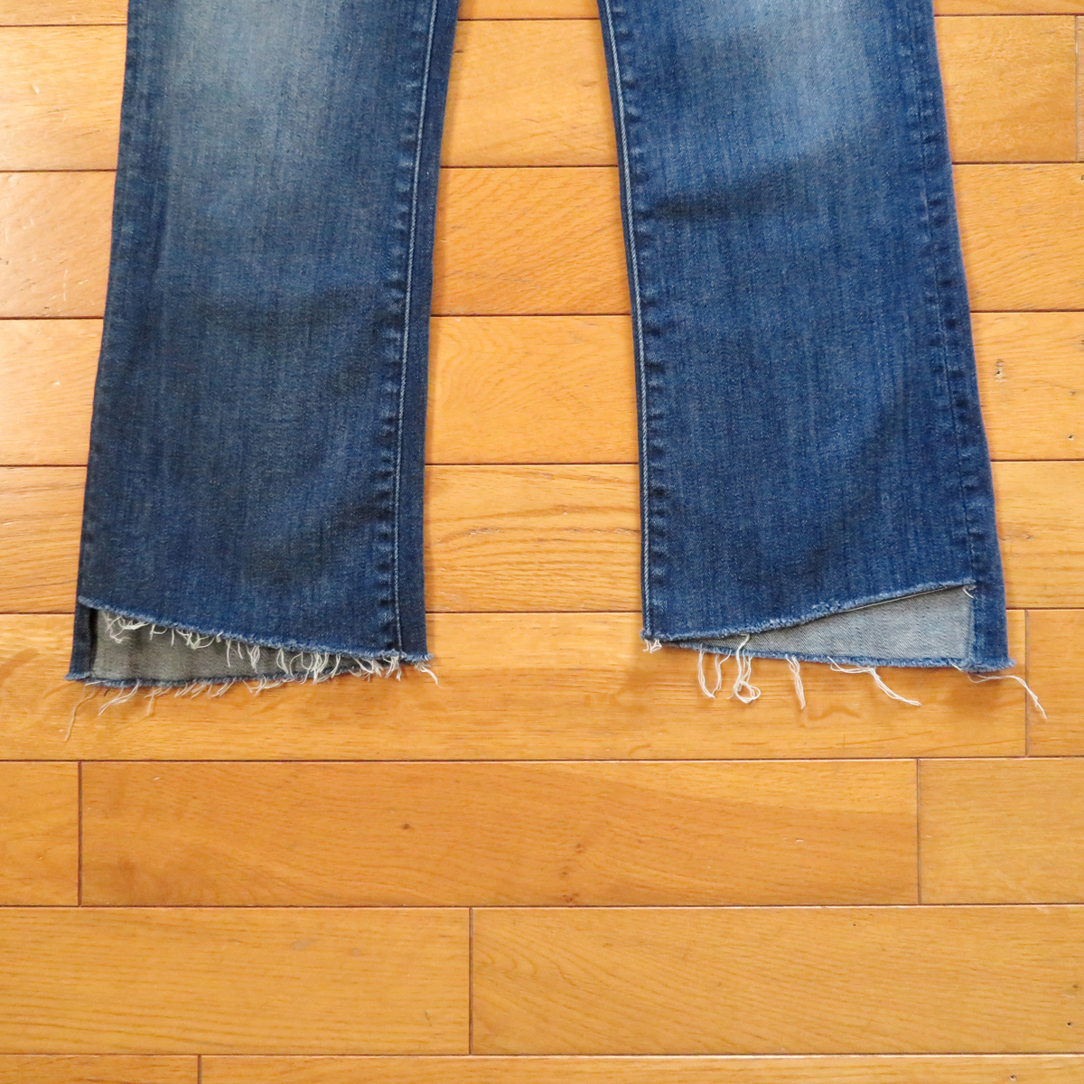 ★美品★ マザー INSIDER CROP STEP FRAY デニム フレア エマ・ロバーツ着用 ★ W25 ★ Mother ジーンズ インサイダークロップ カットオフ_画像8