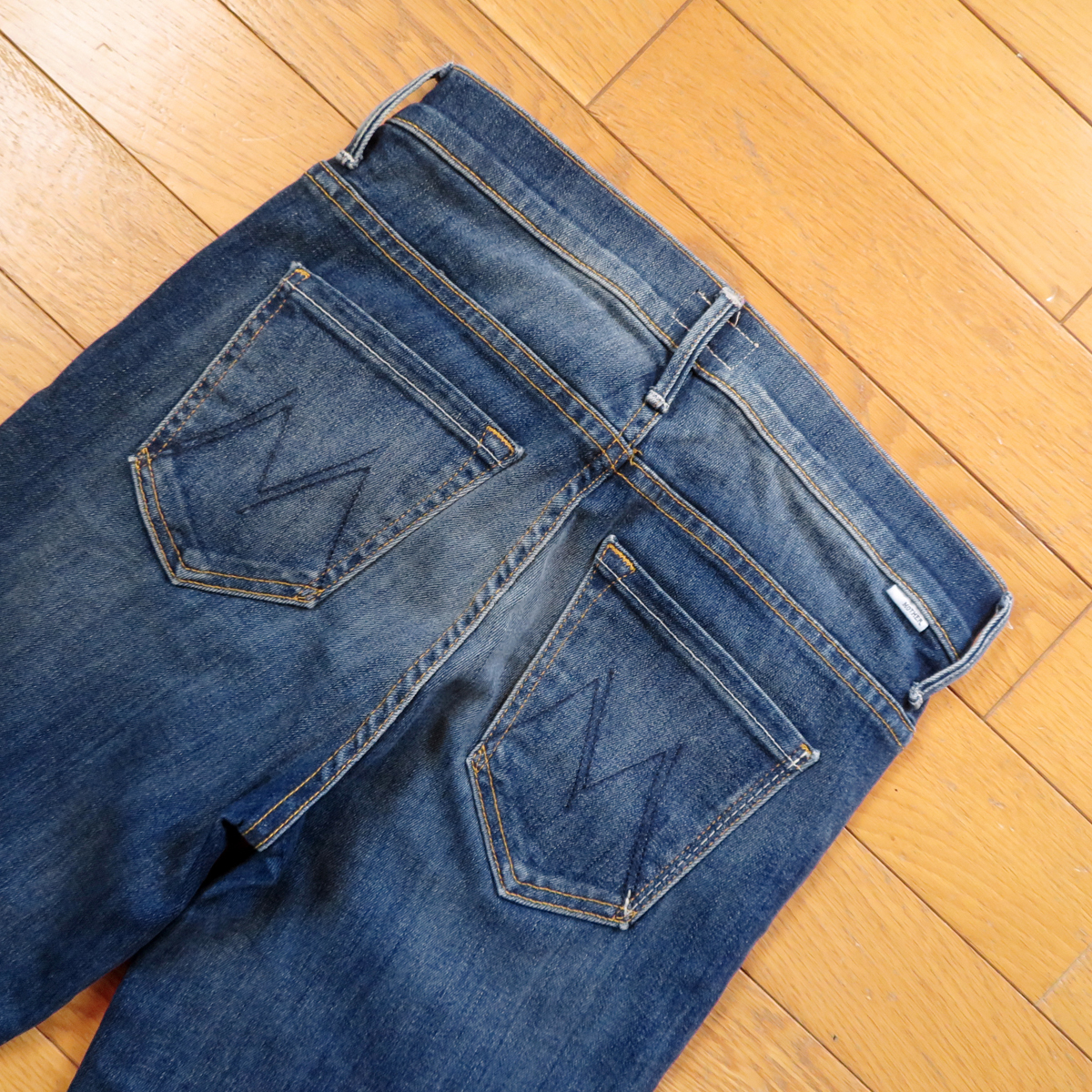 ★美品★ マザー INSIDER CROP STEP FRAY デニム フレア エマ・ロバーツ着用 ★ W25 ★ Mother ジーンズ インサイダークロップ カットオフ_画像5