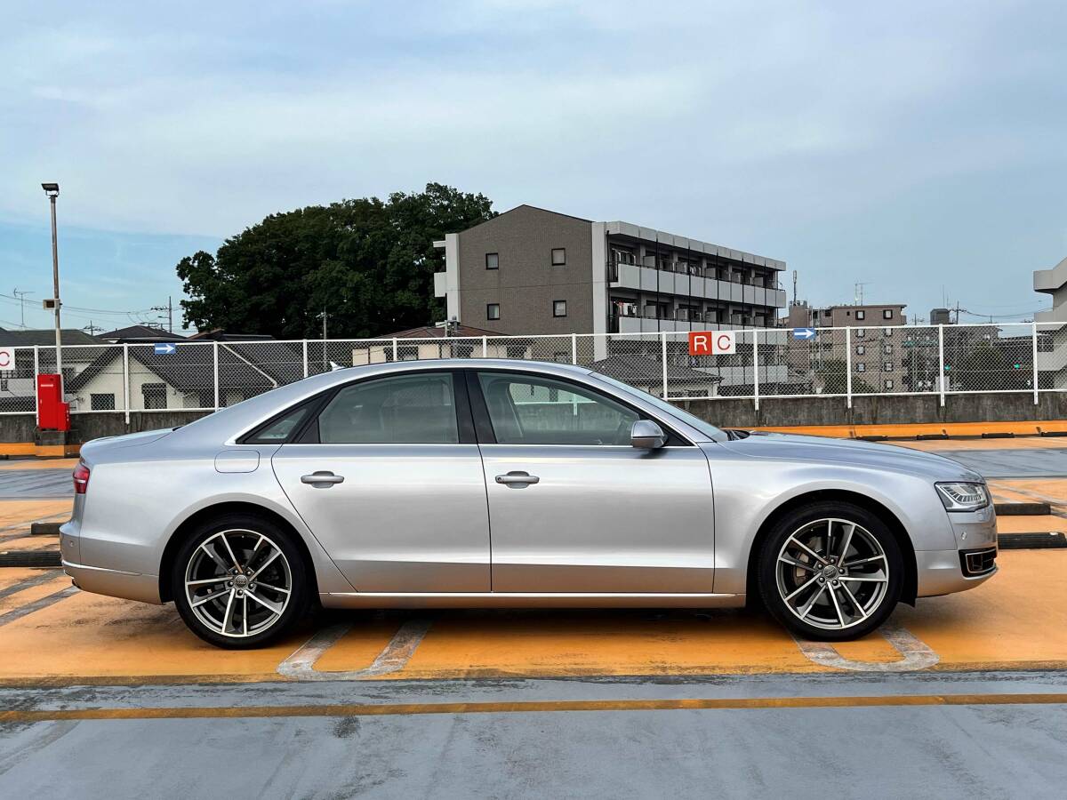 【超美車/低走行8.6万キロ】アウディA8/3.0TFSIクワトロ【車検9年4月長期】シルバー/黒本革/20AW/アウディプレセンスPKG/マトリクスLED_画像2