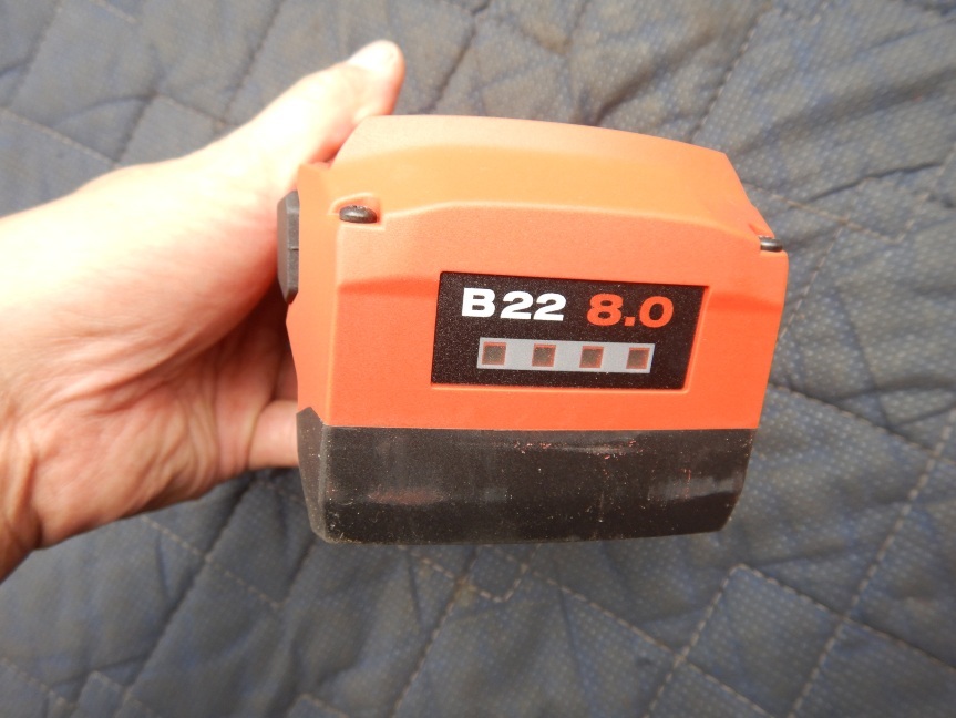 即決税0円未使用品HILTI純正リチウムイオンバッテリーB22/8,0Li-ion 21,6V8,0Ah電池 2310411 2024年9月製_画像6