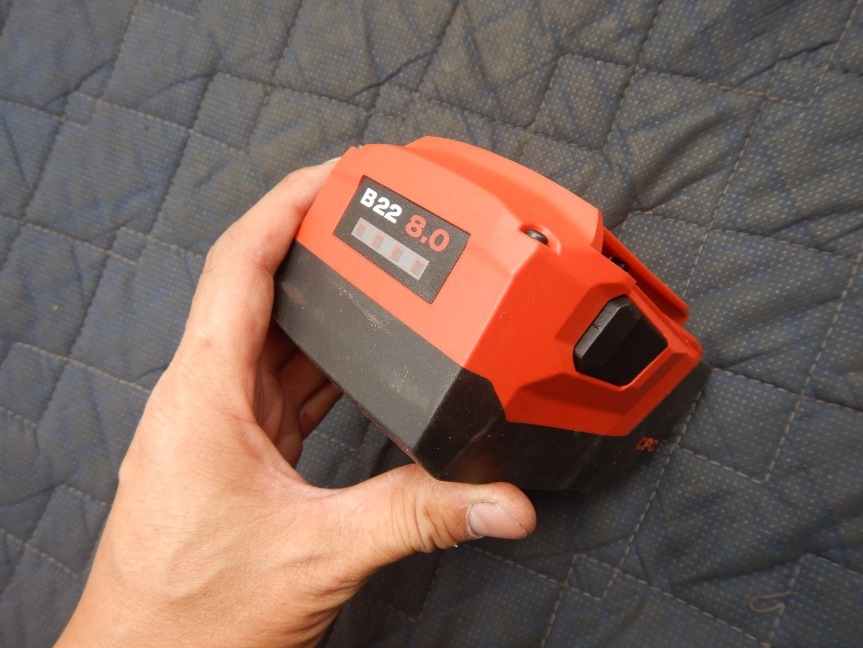即決税0円未使用品HILTI純正リチウムイオンバッテリーB22/8,0Li-ion 21,6V8,0Ah電池 2310411 2024年9月製_画像9