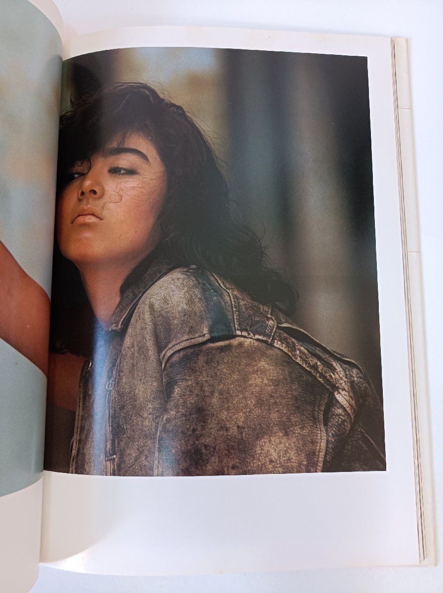 武田久美子 写真集 ジャスト ア ガール/KUMIKO TAKEDA JUSR A GIRL 撮影:清水清太郎 1987 初版第1刷 ピンナップ付き ワニブックス/B3510084_画像3