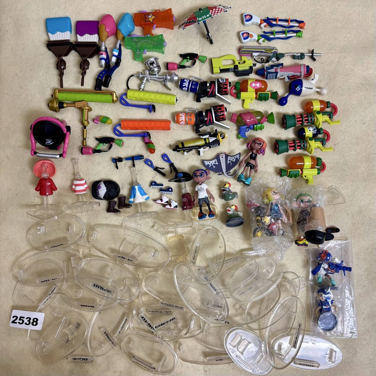 2538 スプラトゥーン グッズ まとめ セット フィギュア ブキコレクション きせかえギアコレクション チョコエッグ コジャケ マンタロー 他の画像1