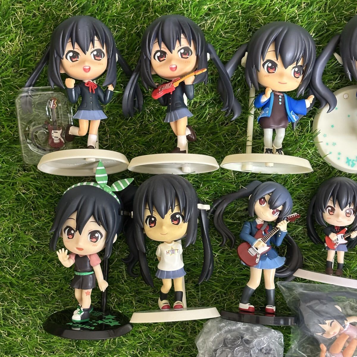 2618　けいおん あずにゃん セット グッズ フィギュア 中野梓 一番くじ サンタ 学園祭 5thあにばーさりー 制服 水着 ねんどろいどぷち K-ON_画像2